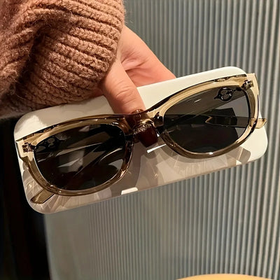 Designer Glasses，Features polycarbonate frame and anti-reflectivePCLens，Classic luxury style，It's a fashion accessory for everyd