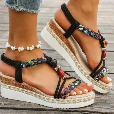 Women's Flat Sandals - Comfortable Beach Flip Flops with Ethnic Embroidery, Non-Slip Sole Casual Summer Sandals for Seaside & Va