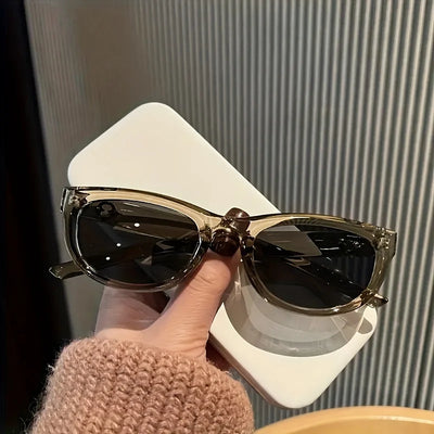 Designer Glasses，Features polycarbonate frame and anti-reflectivePCLens，Classic luxury style，It's a fashion accessory for everyd