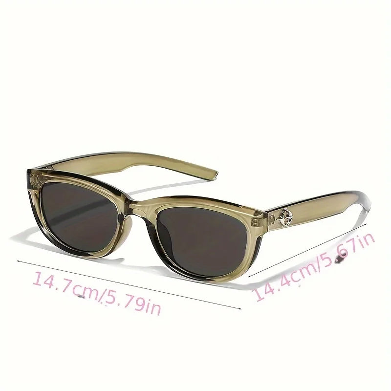 Designer Glasses，Features polycarbonate frame and anti-reflectivePCLens，Classic luxury style，It's a fashion accessory for everyd